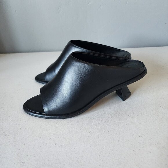 Mercedes Castillo Mule "EUC" - Picture 5 of 16